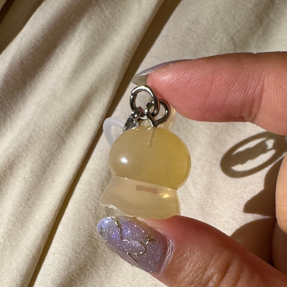Cute Chiikawa Usagi Suncatcher Gacha Keychain with Character Design - Picture 3 of 4